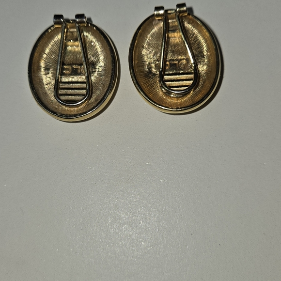 Vintage Liz Claiborn Omni Clip Gold and Silver Dome Earrings - Picture 7 of 9